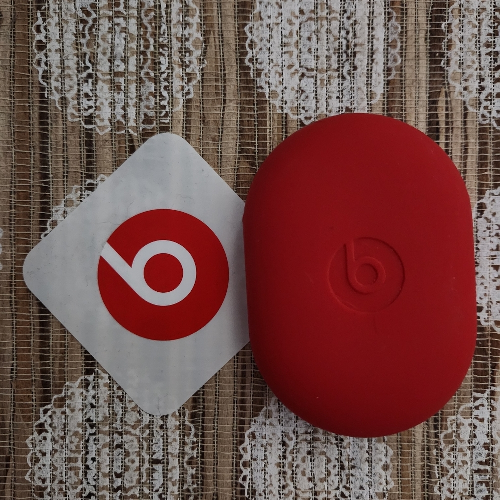 Beats by Dre red case (only)